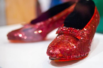 Smithsonian_National_Museum_of_American_History_-_Dorothy_Ruby_Slippers_(6269207855)